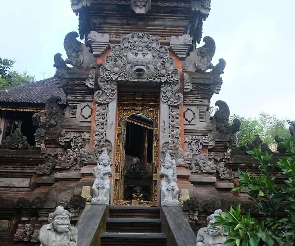 ロッジ Gunung Kawi House