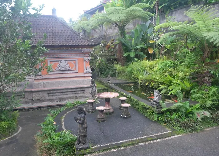 ロッジ Gunung Kawi House *